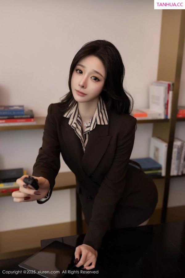 逗逗DouDou  [XiuRen]高清写真图 2025.04.25 No.10202 小逗逗 明艳动人第9张图片